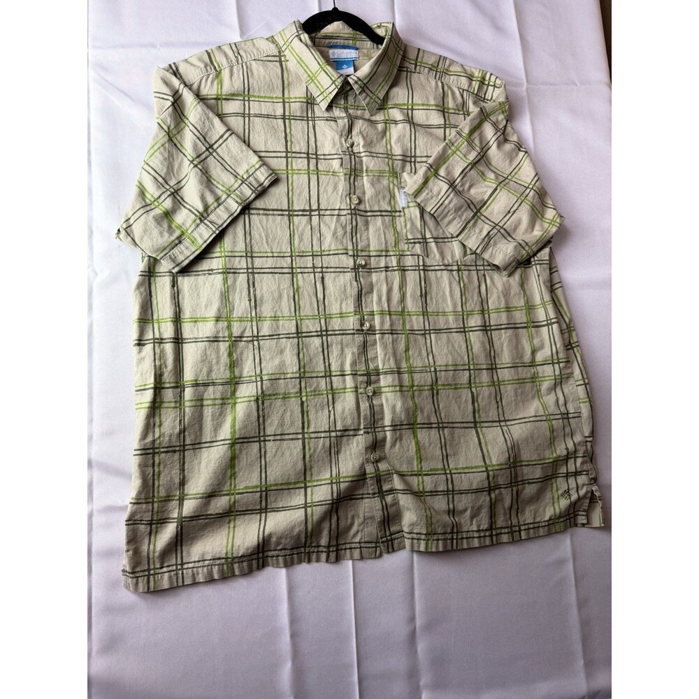 Columbia Shirt Mens XXL Beige Green Plaid Short Sleeve Button Up Hiking Outdoor